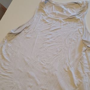 White tank Apt 9